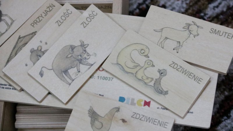 W kąciku można znaleźć książki i gry skierowane do dzieci ze spektrum autyzmu (fot. UM Bielsko-Biała)
