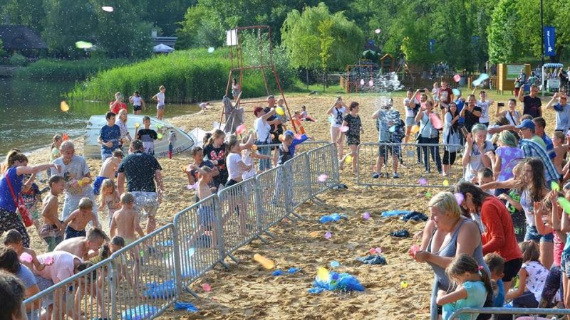 Wielka bitwa na balony z wodą odbędzie się 19 sierpnia nad zbiornikiem wodnym Stawiki (fot. mat. organizatora)