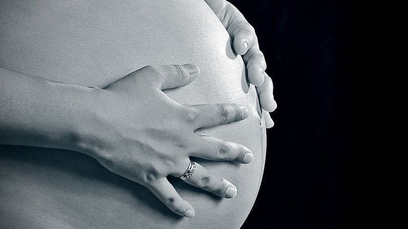 W ciąży nasuwa się wiele pytań o zdrowie i bezpieczeństwo nienarodzonego dziecka - warto zadać je specjalistom (fot. foter.com)