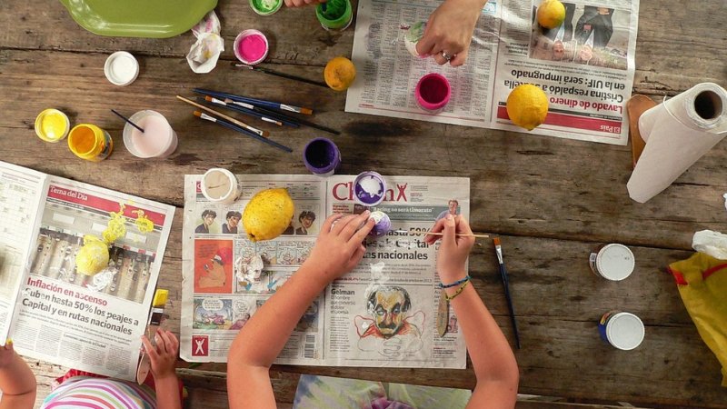 Na warsztatach dzieci ozdobią deski do krojenia, łyżki i łopatki kuchenne (fot. mat. pixabay)