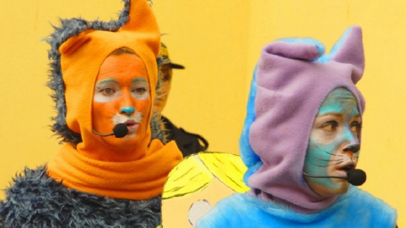 "Koty Trzy" to zabawny i kolorowy spektakl dla dzieci w wieku przedszkolnym (fot. mat. Teatr Gry i Ludzie)