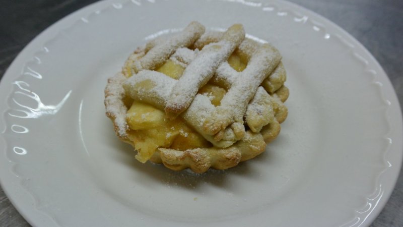 Tartaletki świetnie smakują z jabłkiem i cynamonem (fot. Cynamon Sztuka Gotowania)