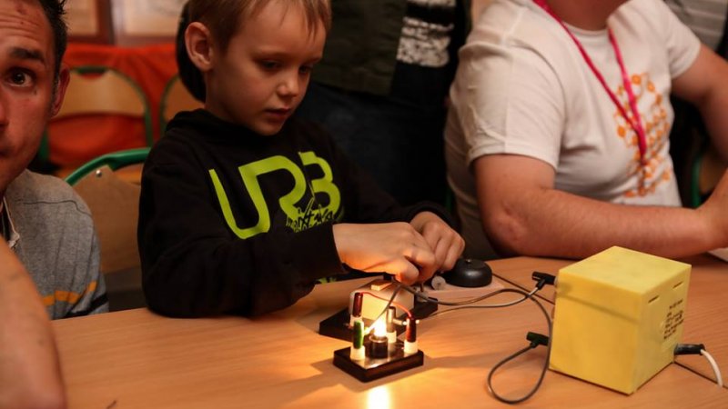 W Muzeum Energetyki w Łaziskach dzieci odkryją tajniki funkcjonowania urządzeń elektrycznych (fot. archiwum zdjęć Muzeum na Facebooku)