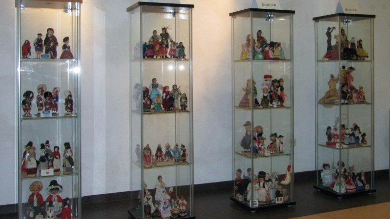 Lalki z całego świata można podziwiać w Stacji Artystycznej Rynek w Gliwicach (fot. materiały prasowe)