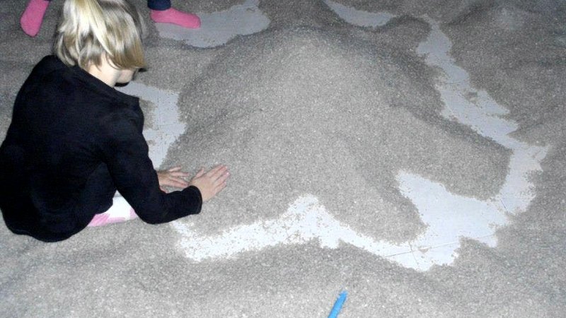 W soli dzieci bawią się tak jak w piasku (fot. materiały Świat Solny)