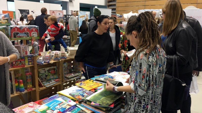 Na targach znalazło się też kilka stoisk z książkami dla dzieci (fot. mat. SilesiaDzieci.pl)