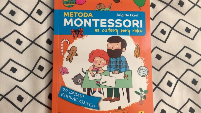 „Metoda Montessori na cztery pory roku„ to książka idealna dla wszystkich rodziców szukających ciekawych i rozwijających zabaw dla dzieci (FOT. Ewelina Zielińska/SilesiaDzieci.pl)