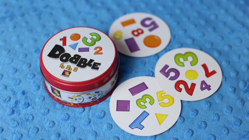 "Dobble 1,2,3" to najnowsza gra z serii "Dobble" dedykowana najmłodszym graczom (fot. Ewelina Zielińska)