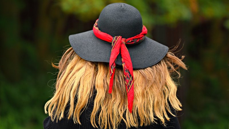 Słomkowe kapelusze i letnie koszulki będzie można zaprojektować i wykonać na warsztatach w Auchan (fot. pixabay)