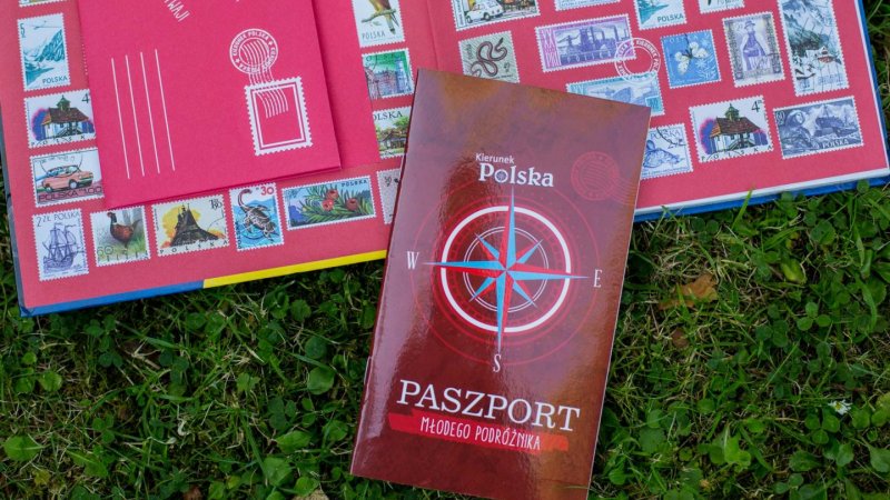 Załączony do niego paszport zachęci do zbierania pieczątek, biletów i pamiątek z podróży (fot. Ewelina Zielińska)