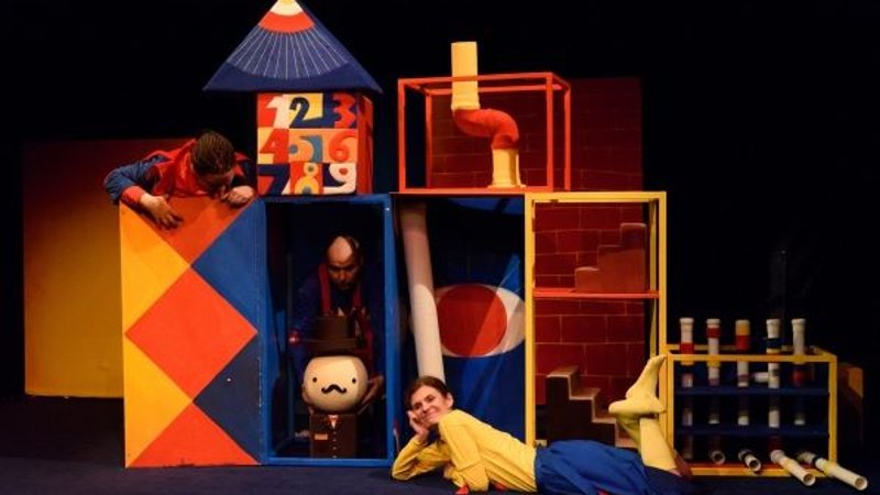 Nowatorskie podejście do teatralnej formy gwarantuje młodym widzom niezapomniane przeżycia (fot. Teatr Ateneum)