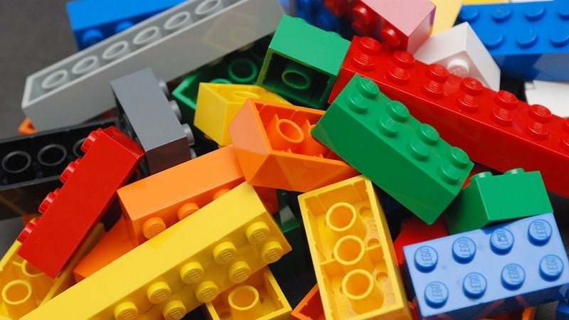 Klocki Lego zebrane w bibliotekach posłużą dzieciom uczestniczącym w warsztatach (fot. foter.com)
