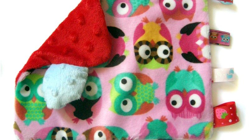 Firma EkoUbranka proponuje ciepłe apaszki, poduszki antywstrząsowe dla niemowlaków, jak również maskotki-metkowce (fot. materiały EkoUbranka)