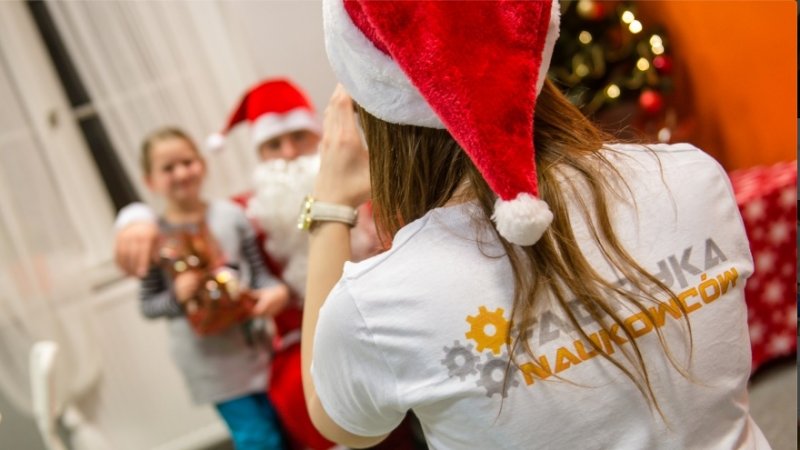 Bezpłatne spotkanie i warsztaty z Mikołajem odbędą się 2-3 grudnia w Fabryce Naukowców (fot. mat. organizatora)