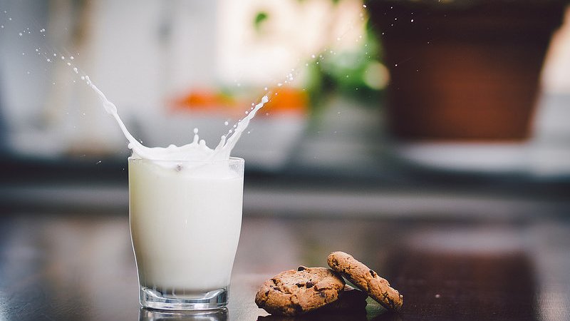 Mleko jest źródłem cennych substancji mineralnych takich jak wapń, fosfor, potas czy magnez (fot. foter.com)