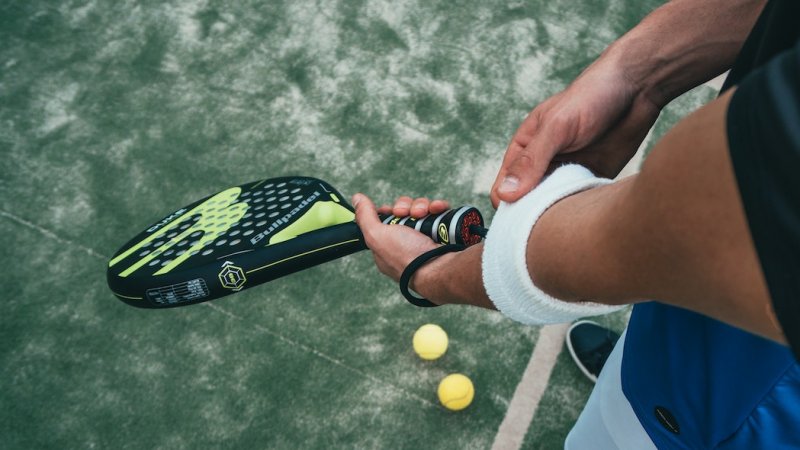 Padel to swoiste połączenie tenisa i squasha (fot. mat. pexels)