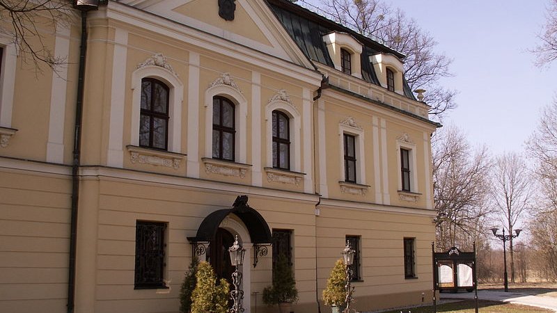 Pałac w Rybnej (fot. Quark/Wikipedia)