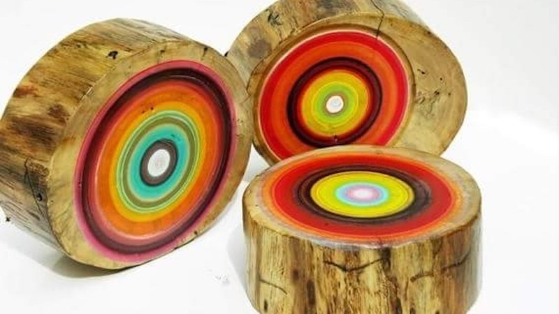 Dzieciaki stworzą też kolorowe pieńki pod okiem artystów (fot. mat. organizatora)