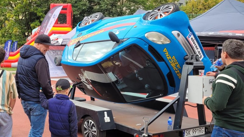 W strefie bezpieczeństwa udostępniony zostanie symulator dachowania samochodu (fot. mat. prasowe Miasto Katowice)