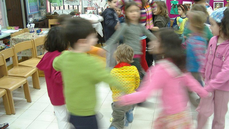 W przedszkolu dzieci są poddawane różnym, często niełatwym dla nich próbom (fot. foter.com)