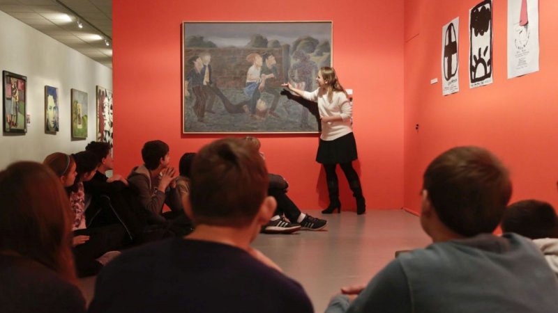 Jak patrzeć na sztukę współczesną dowiedzą się uczestnicy warsztatów w Muzeum Śląskim (fot. Witalis Szołtys)