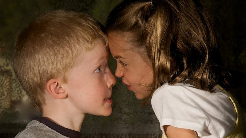 Kłótnie między rodzeństwem w młodym wieku nie muszą oznaczać negatywnych relacji w życiu dorosłym (fot. foter.com)