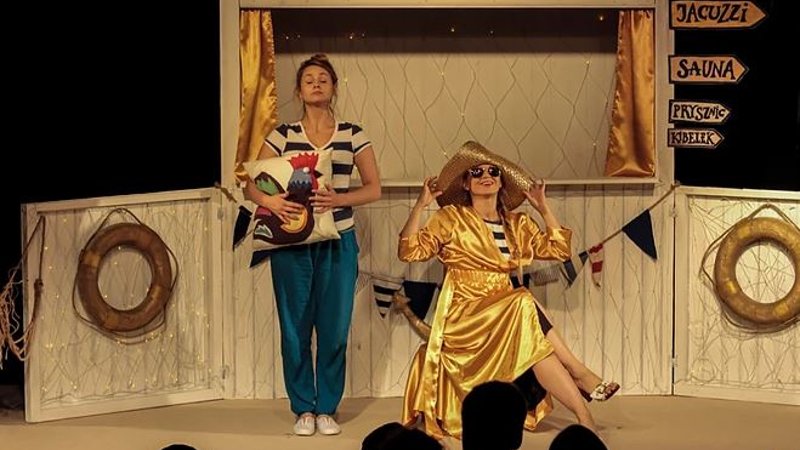 Spektakl jest nowoczesną interpretacją klasycznej baśni o złotej rybce (fot. Teatr Żelazny)