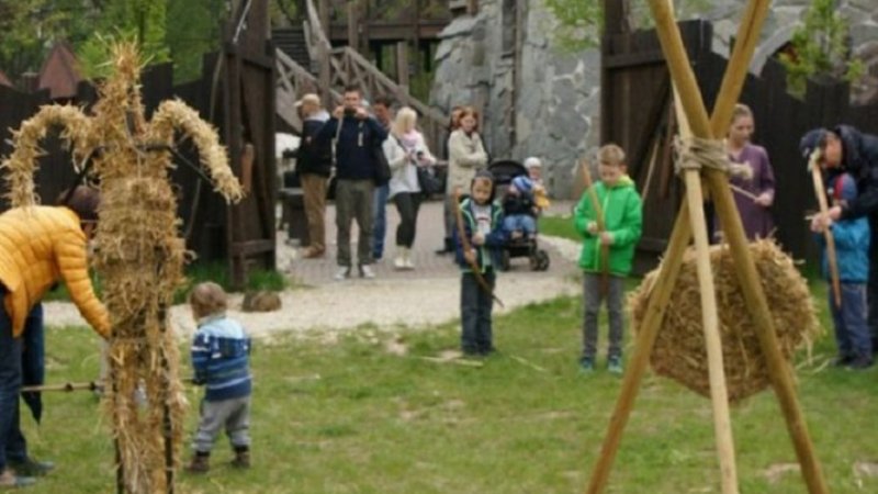 W czasie majówki nie zabraknie atrakcji dla dzieci w Warowni Pszczyńskich Rycerzy (fot. mat. organizatora)