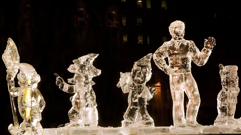 Warsztaty tworzenia rzeźb lodowych odbędą się 18 grudnia na Placu Baczyńskiego w Tychach (fot. foter.com)