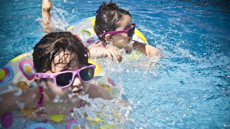 Dzieci i młodzież z Dąbrowy Górniczej będą mieć 2 godziny basenu za darmo (fot. mat. pixabay)