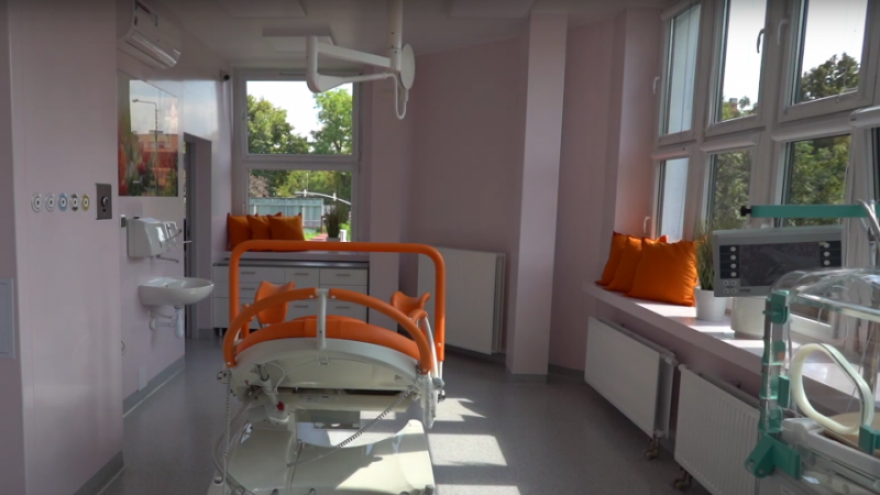Pacjentki do swojej dyspozycji mają komfortowe łóżka porodowe (fot. mat. UM Gliwice)