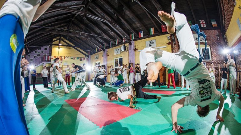 Wielu emocji w sobotę na mikołowskim rynku zapewni Grupa Capoeira Unicar Mikołów (fot. archiwum zdjęć grupy na Fb)