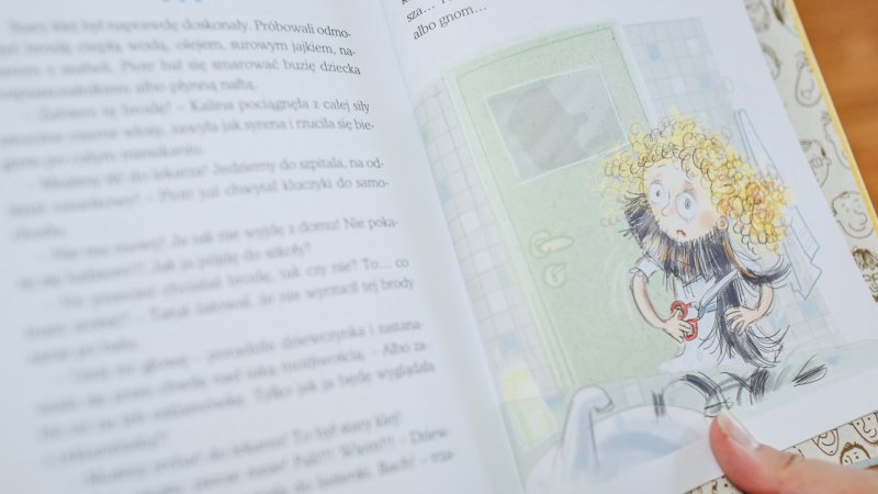 Książka jest starannie wydana, ma twardą oprawę i sporo ilustracji (fot. Ewelina Zielińska)