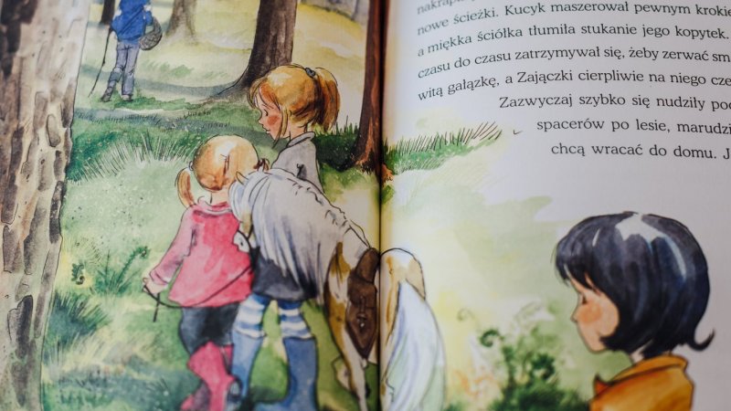 "Borys i Zajączki" to opowieść o przyjaźni dwóch sióstr i kucyka  autorstwa Magdaleny Zarębskiej (fot. Ewelina Zielińska)
