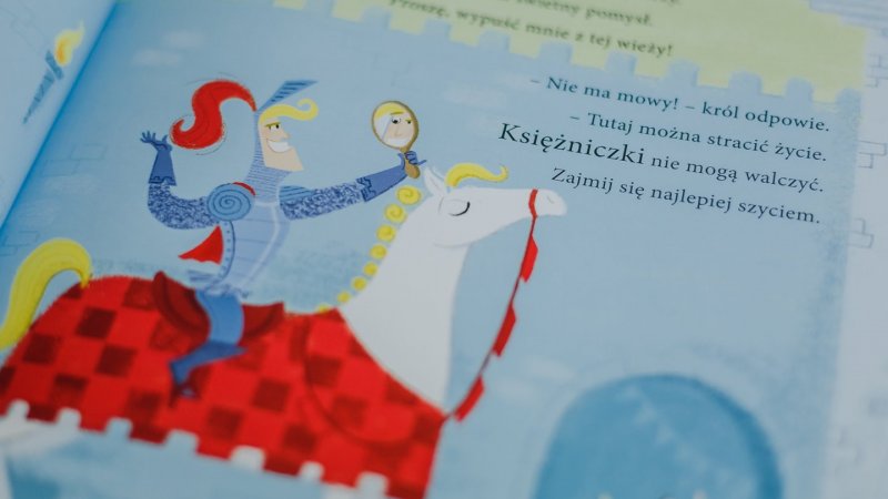 "Księżniczka Jula, smok i rycerze niedorajdy" to kolorowa i zabawna opowiastka wydana przez Zieloną Sowę (fot. Ewelina Zielińska)