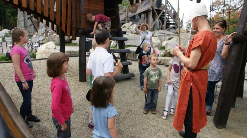 Warownia Pszczyńskich Rycerzy organizuje przeróżne zajęcia i pokazy dla dzieci (fot. materiały Warowni)