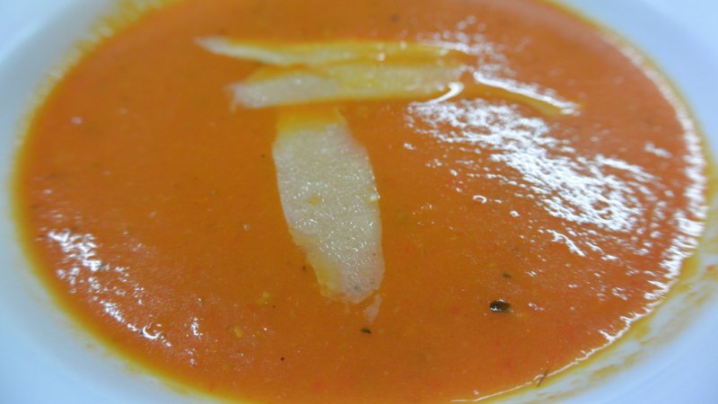 Zupa krem z pieczonych pomidorów i papryki (fot. mat. Cynamonu)