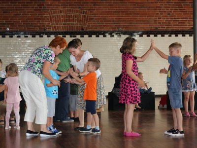 Tańce i zabawy ludowe to temat warsztatów w Muzeum Miejskim w Tychach (fot. FB Muzeum Miejskie w Tychach)
