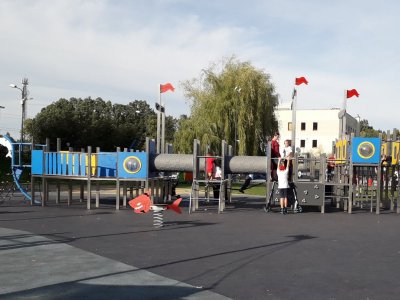 Plac zabaw znajduje się przy ul. Olimpijskiej w Piekarach Śląskich (fot. mat. Agnieszka Mróz/SilesiaDzieci.pl)