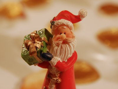 Skąd Święty Mikołaj bierze prezenty dowiedzą się widzowie Teatru Gry i Ludzie (fot. foter.com)