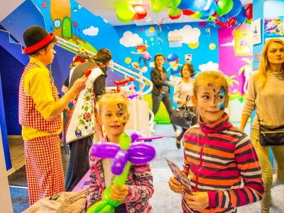 W kolorowej miejskiej bawialni dzieci z Będzina mogą bawić się codziennie za złotówkę (fot. mat. prasowe)