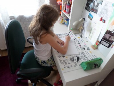 Przy wyborze biurka dla dziecka szczególnie ważna jest jego wysokość (fot. mat. prasowe)