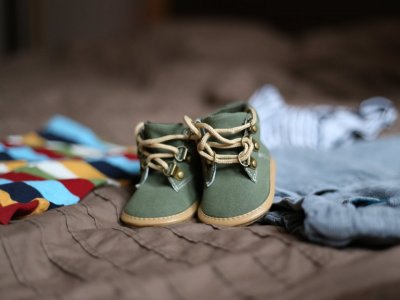 Buciki i ubranka, z których dzieci wyrosły, można wymienić lub sprzedać 7 września na Pchlim Targu (fot. pexels)