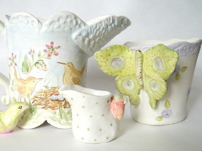 Na zajęciach w pracowni Rzeźby i Ceramiki w Gliwicach będzie można wykonać naczynia i ozdoby z gliny (fot. foter.com)