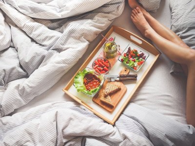 Nie ma naukowych dowodów na eliminację z diety kobiety ciężarnej popularnych alergenów m.in. truskawek, cytrusów, orzechów (fot. pixabay)