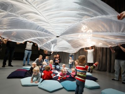 Kołysankowe warsztaty to propozycja dla rodziców z dziećmi w wieku 6-18 miesięcy (fot. mat. Teatr Miejski w Gliwicach)