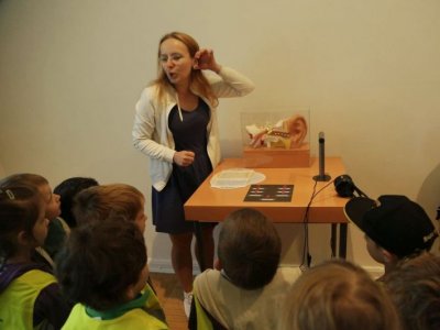 Podczas zajęć w Muzeum Górnośląskim dzieci dowiedzą się czym jest słuch i dźwięk (fot. . Witalis Szołtys – MGB)