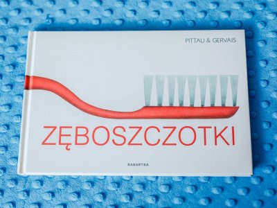 "Zęboszczotki" to intrygująca lektura od wydawnictwa Babaryba (fot. Ewelina Zielińska)