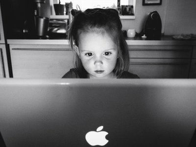 Wzrasta liczba dzieci uzależnionych od komputera (fot. foter.com)