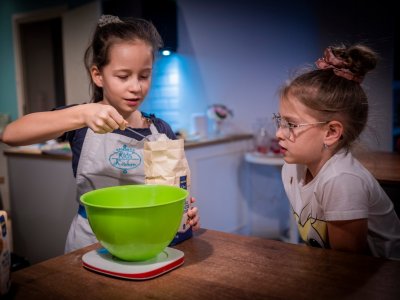 Podczas zajęć dzieci poznają nowe smaki i uczą się samodzielności (fot. archiwum zdjęć FB Kids' Kitchen)